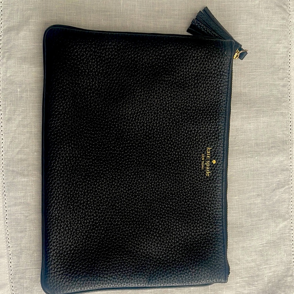 Kate Spade ♠️ zippered bag with tassel